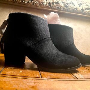 TOMS FOR WOMEN: LEILA BLACK WOOL FELT - 
ANKLE BOOTIE
